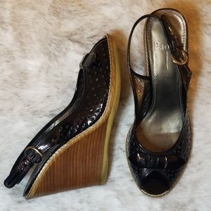 Wooden wedge heels peeptoe